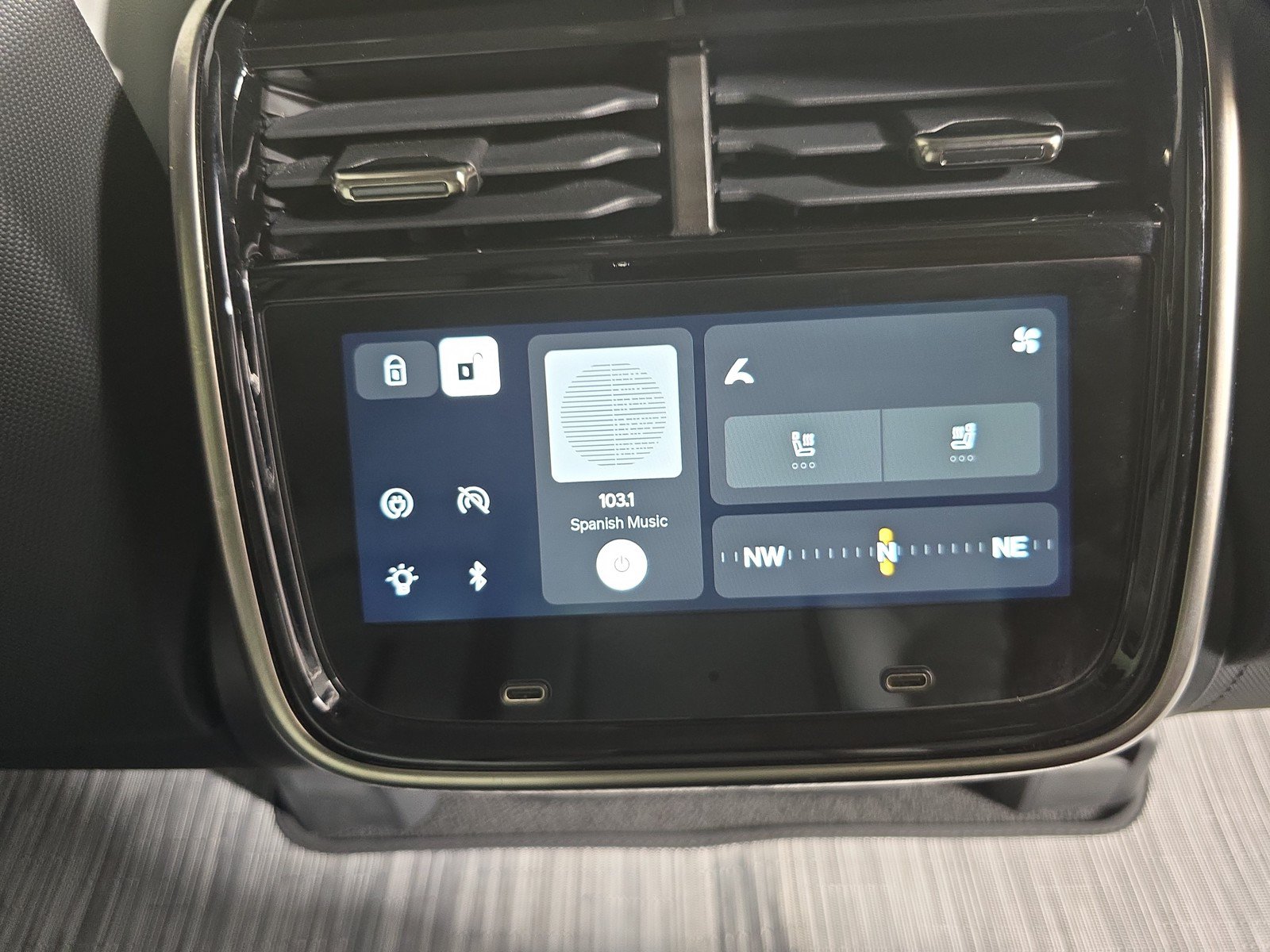 Used 2024 Rivian R1S Adventure AWD/4WD image 30