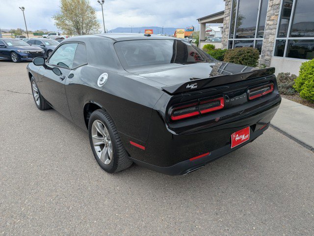 Used 2018 Dodge Challenger SXT image 3