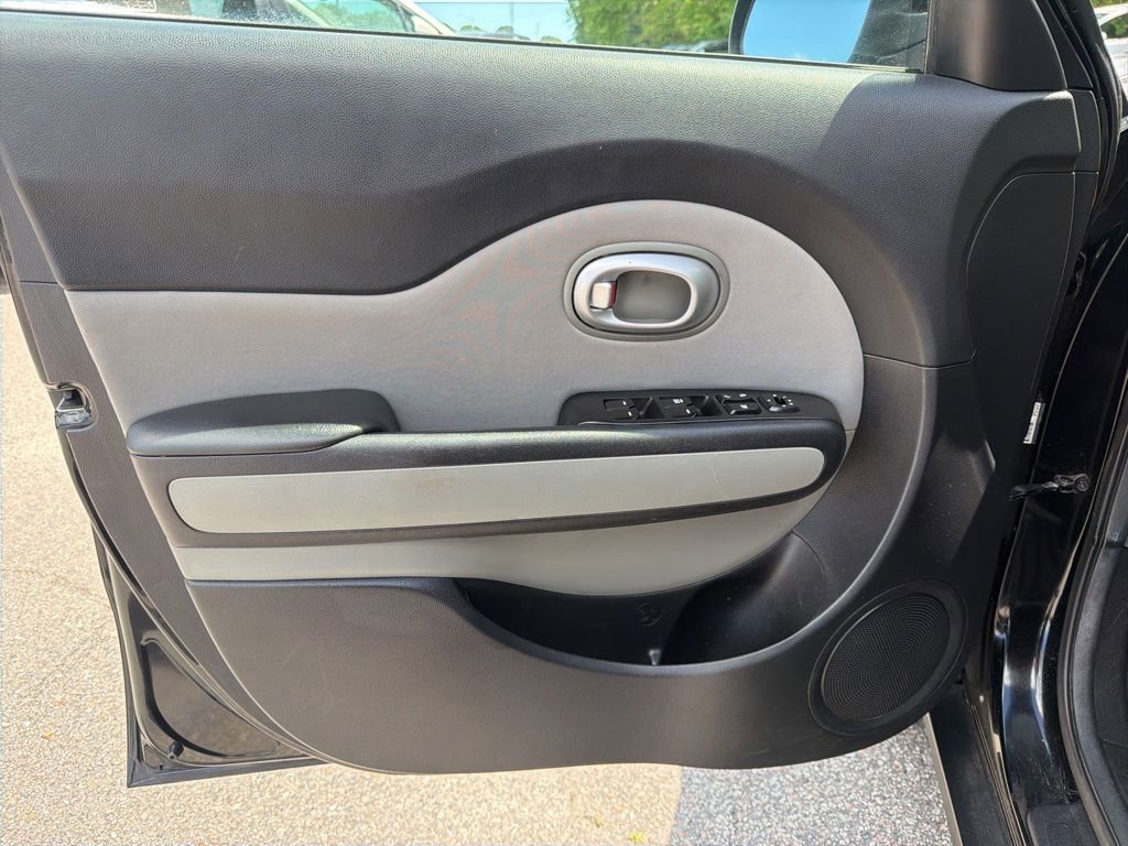Used 2016 Kia Soul FWD image 12
