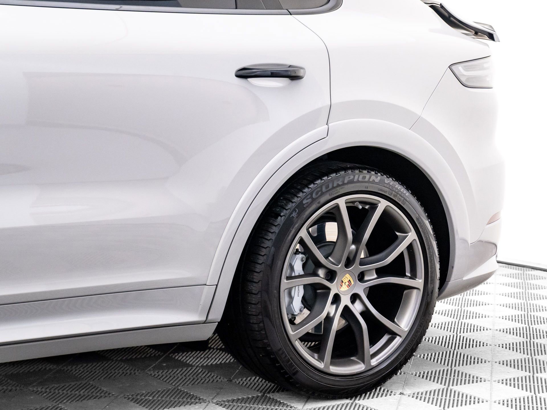 Used 2020 Porsche Cayenne Turbo image 35