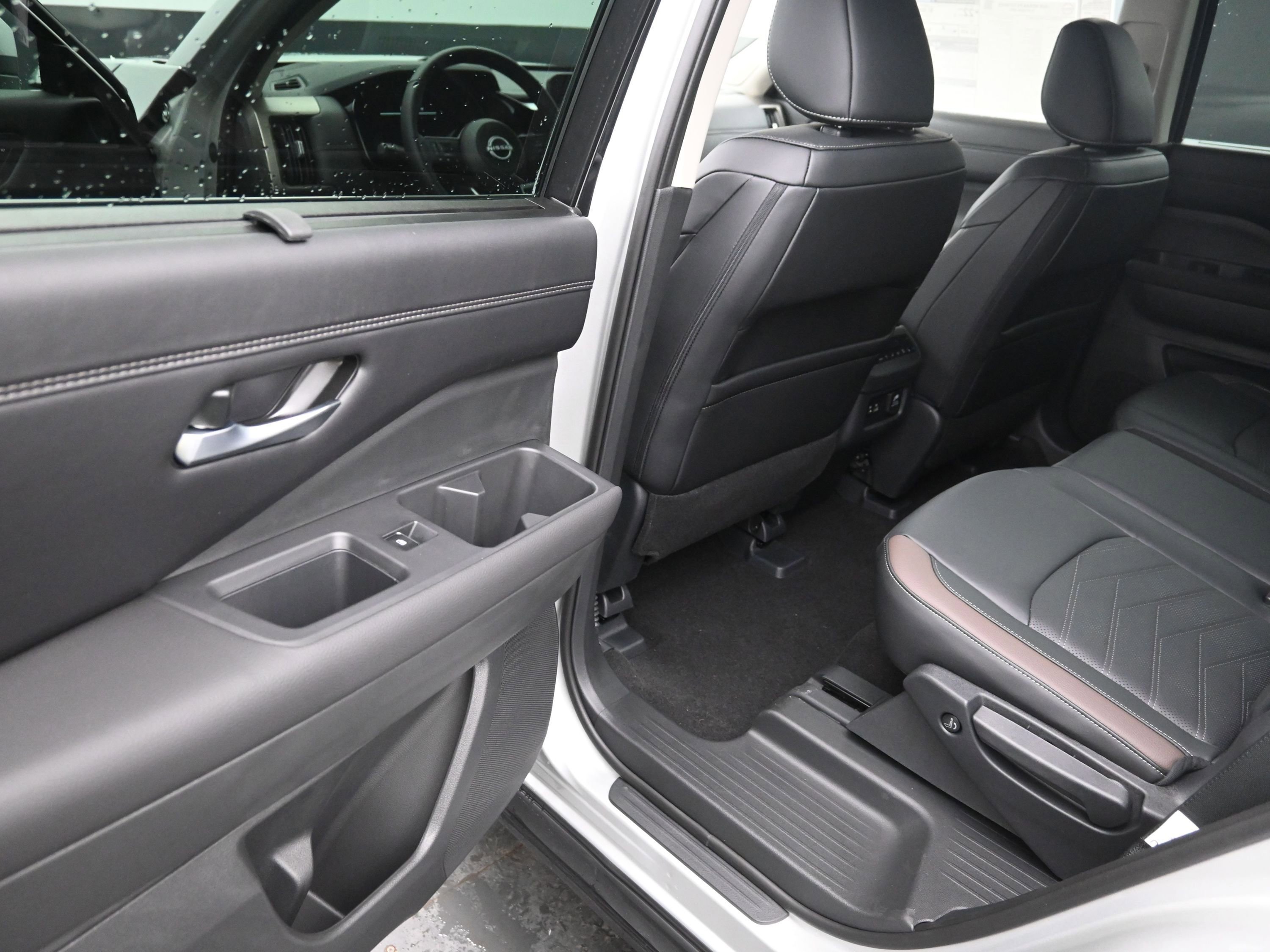 New 2025 Nissan Pathfinder Platinum w/ Cargo Package image 17
