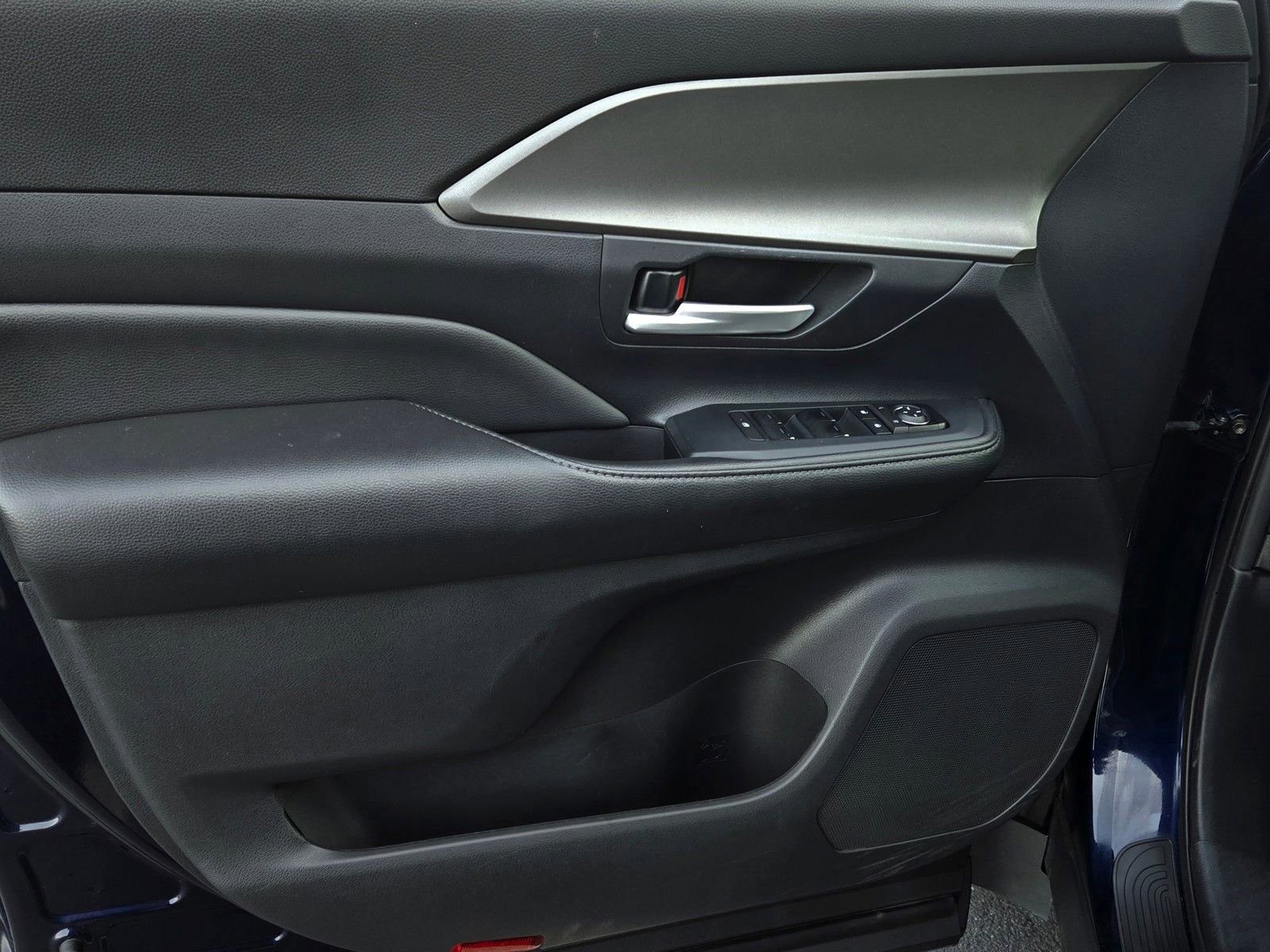 Certified 2024 Toyota Grand Highlander XLE image 9