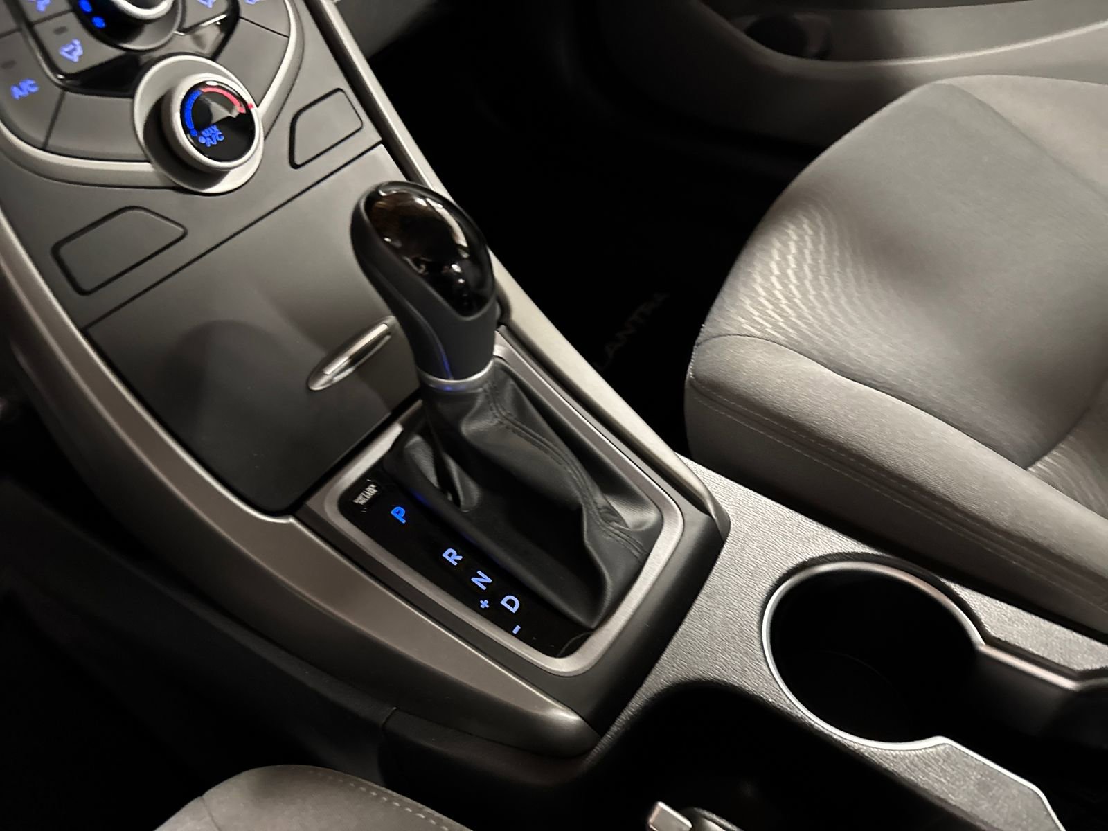 Used 2016 Hyundai Elantra SE image 18