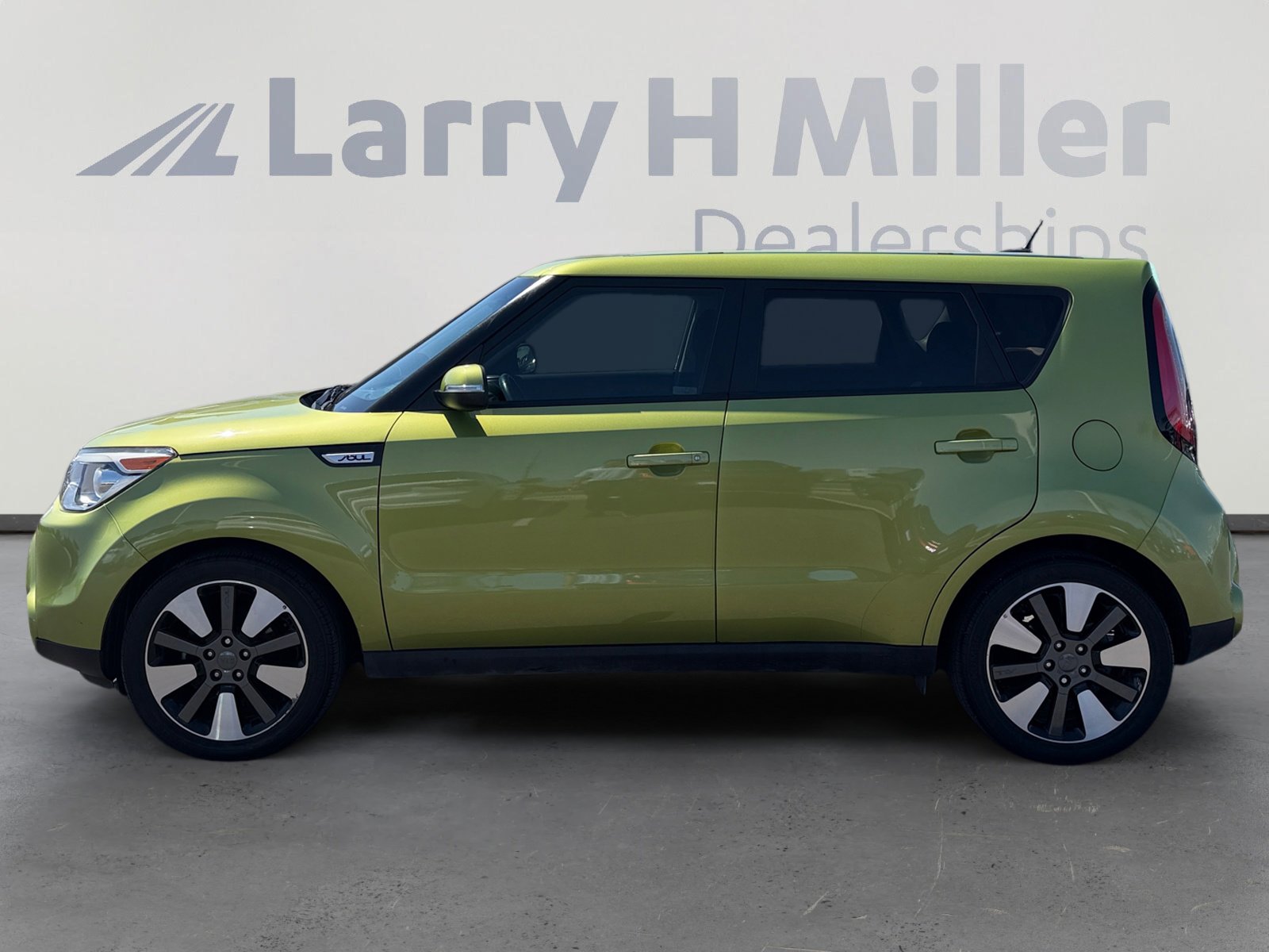 Used 2015 Kia Soul ! image 2