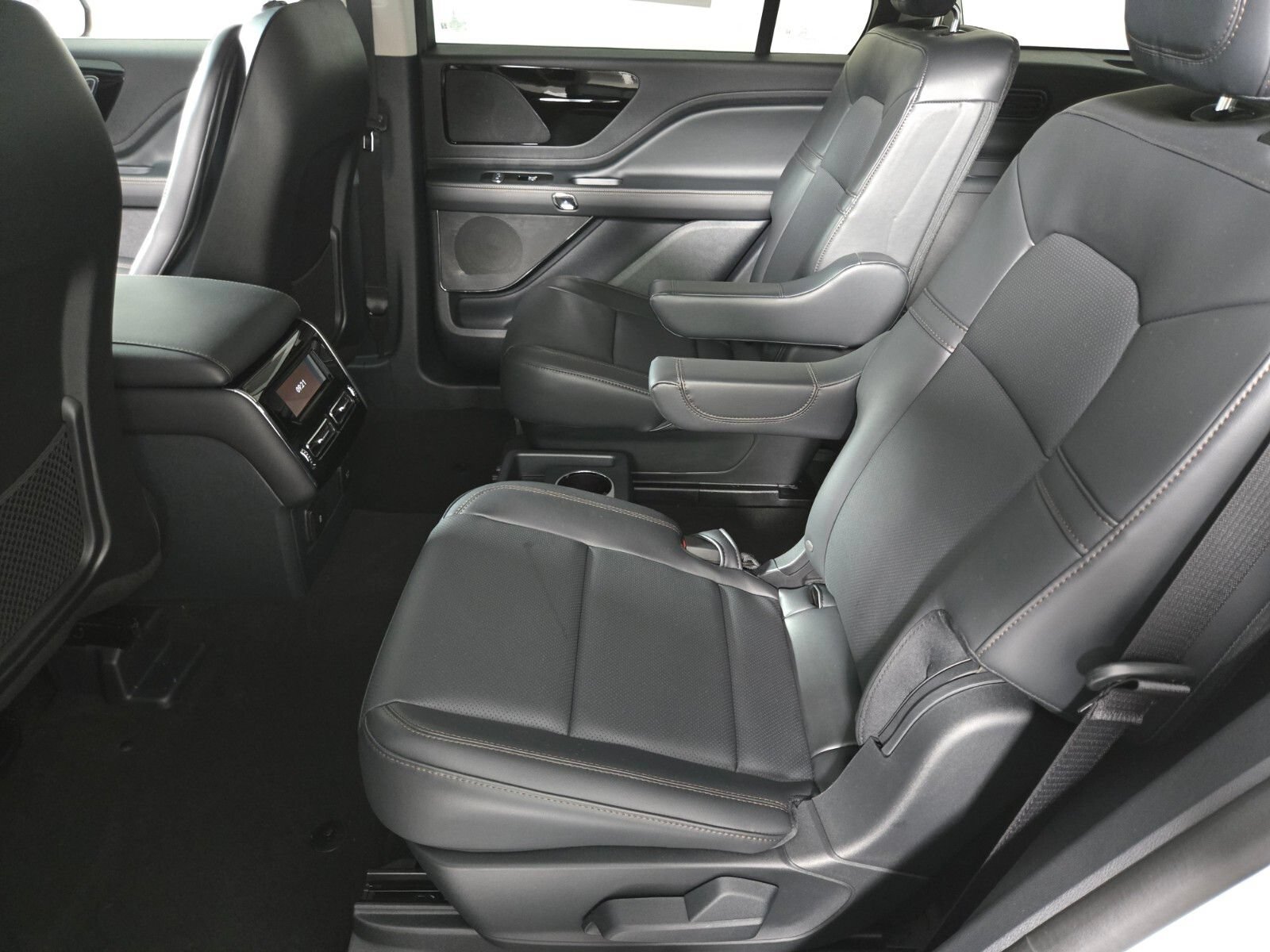 New 2026 Lincoln Aviator AWD image 14