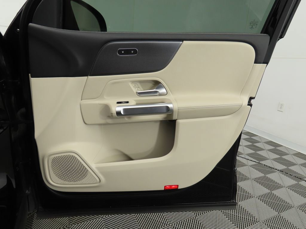 Used 2022 Mercedes-Benz GLB 250 image 23