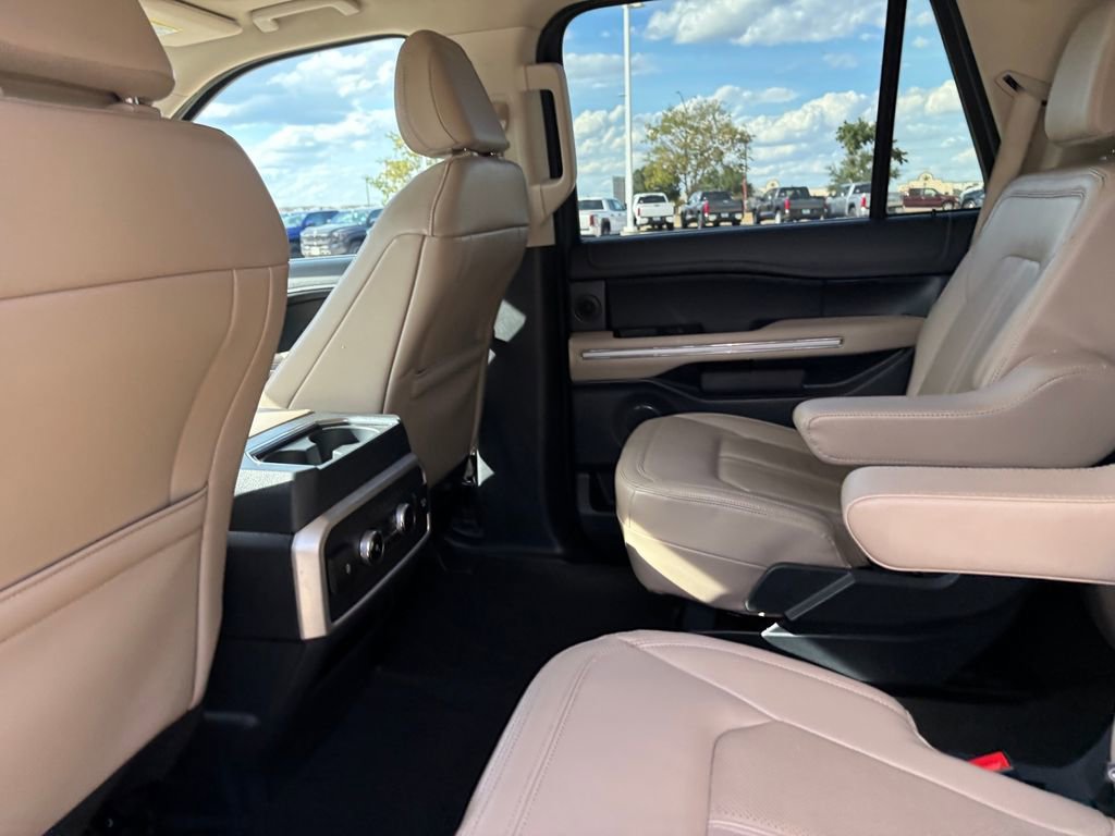 Used 2024 Ford Expedition Limited image 32