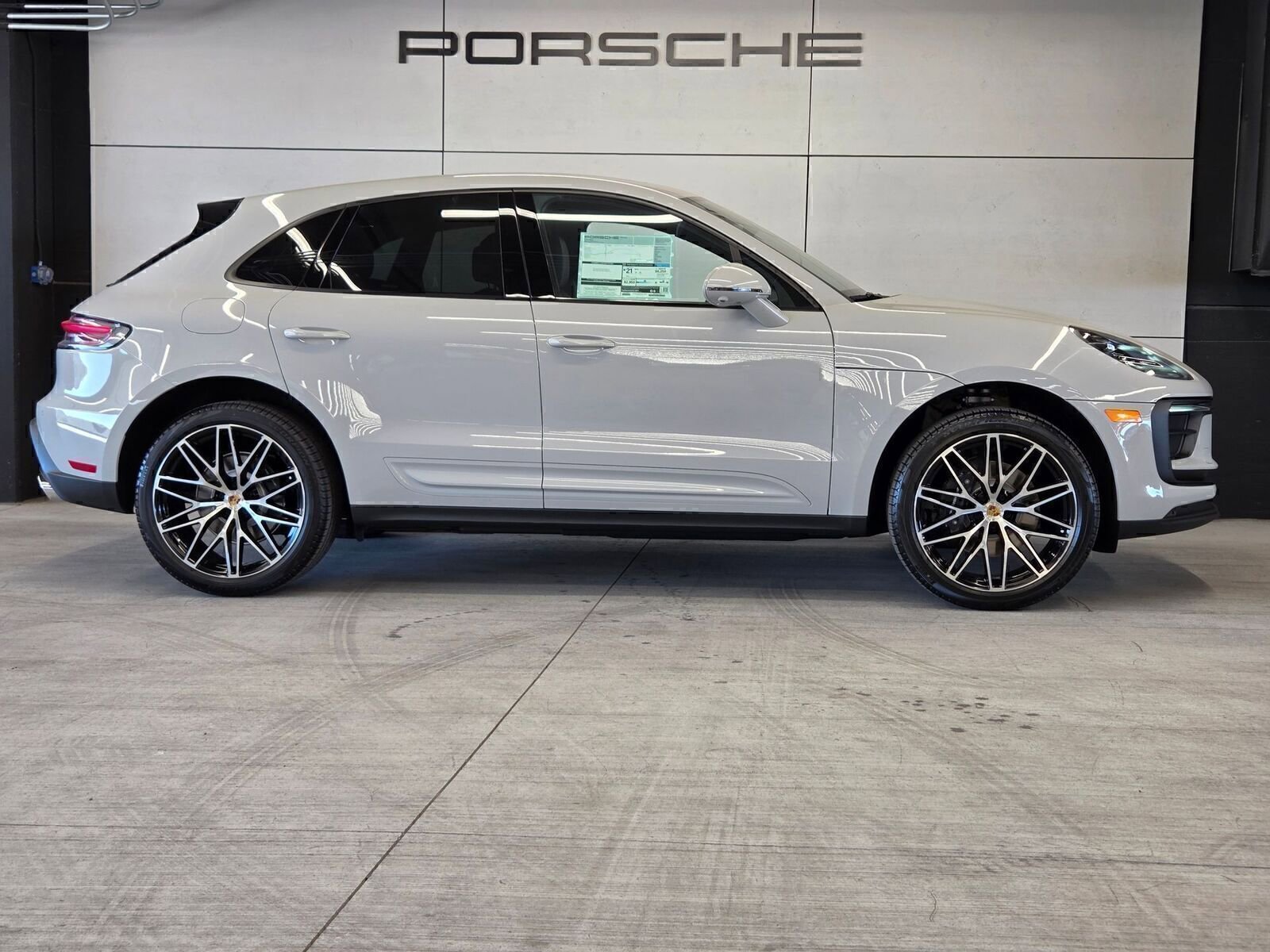Certified 2026 Porsche Macan AWD/4WD image 28