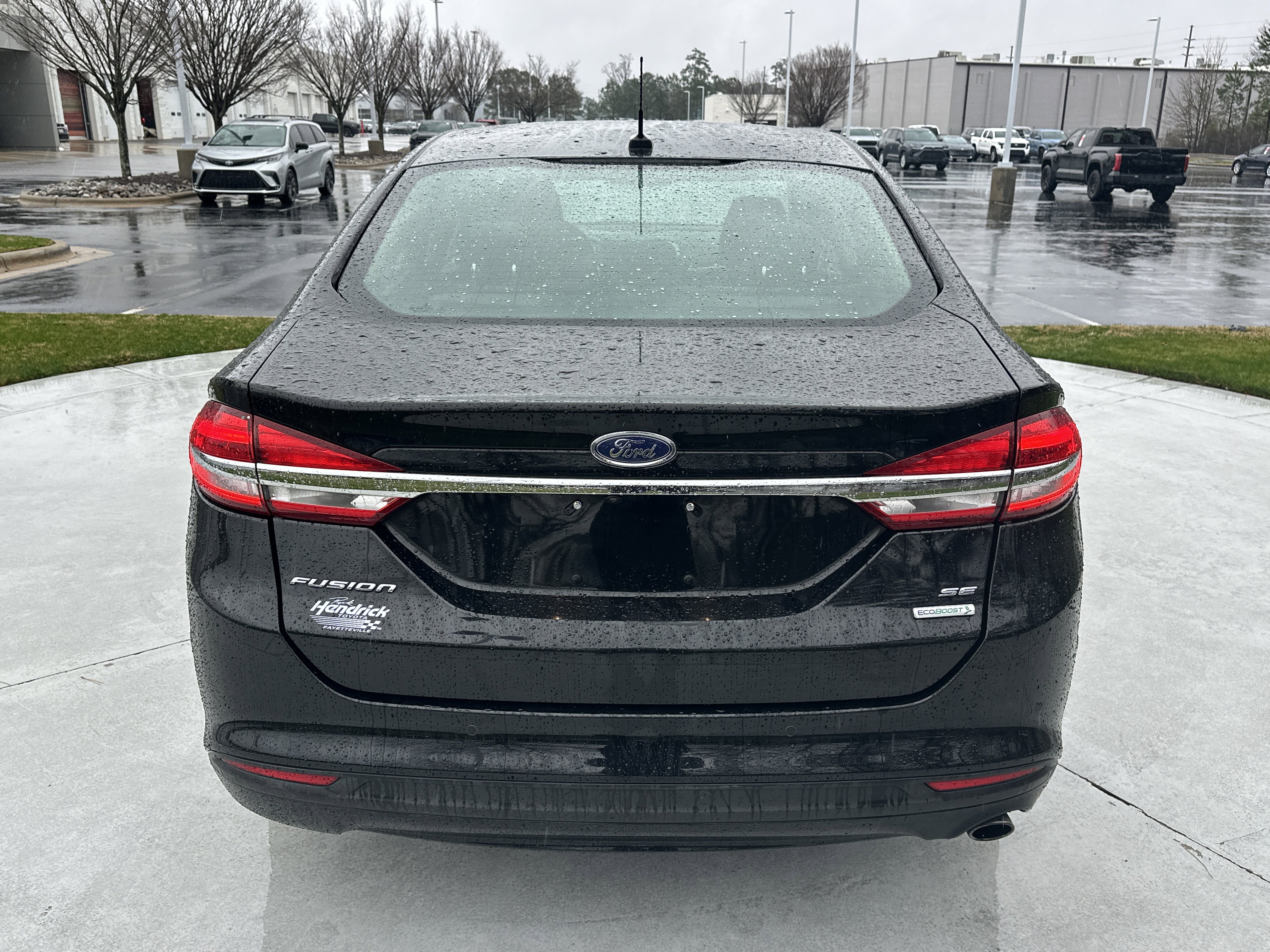 Used 2017 Ford Fusion SE w/ Fusion SE Technology Package image 9