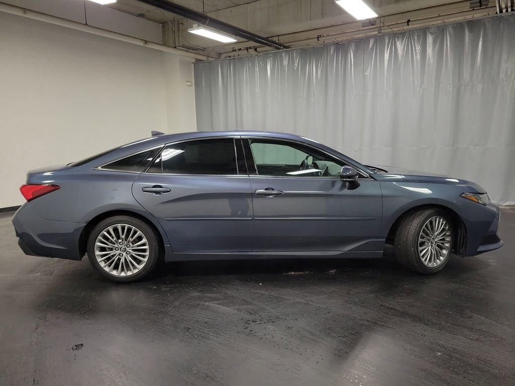 Used 2019 Toyota Avalon XLE image 9