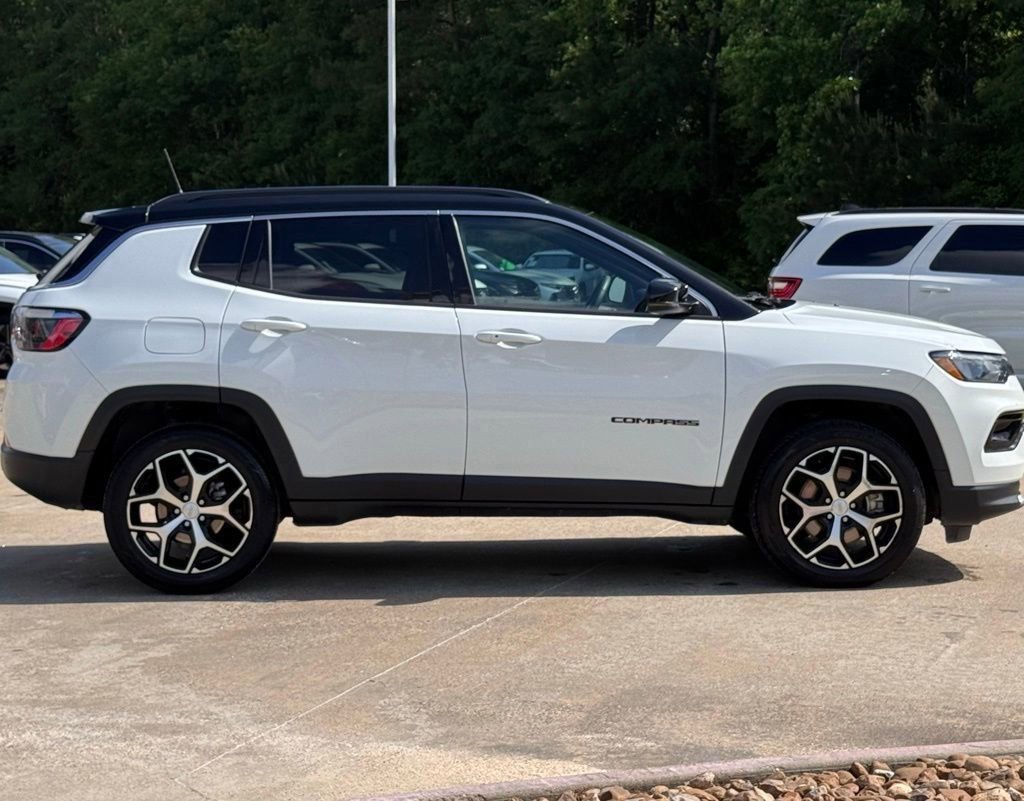 Used 2024 Jeep Compass Limited image 10