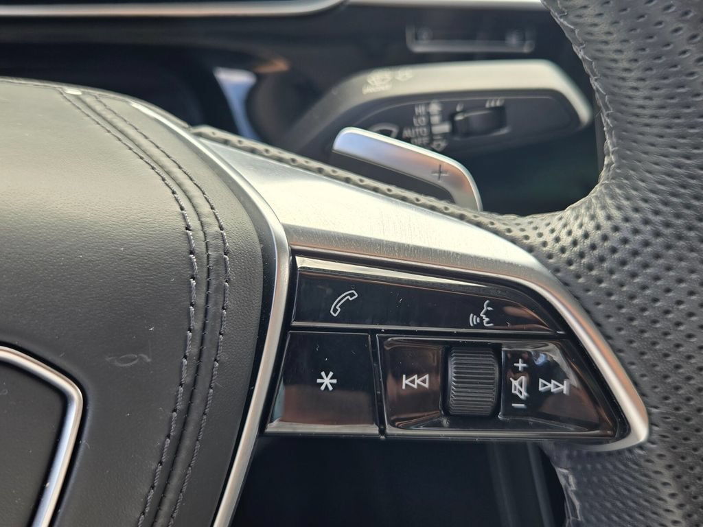 Used 2023 Audi S8 w/ S8 Comfort Plus Package AWD/4WD image 30