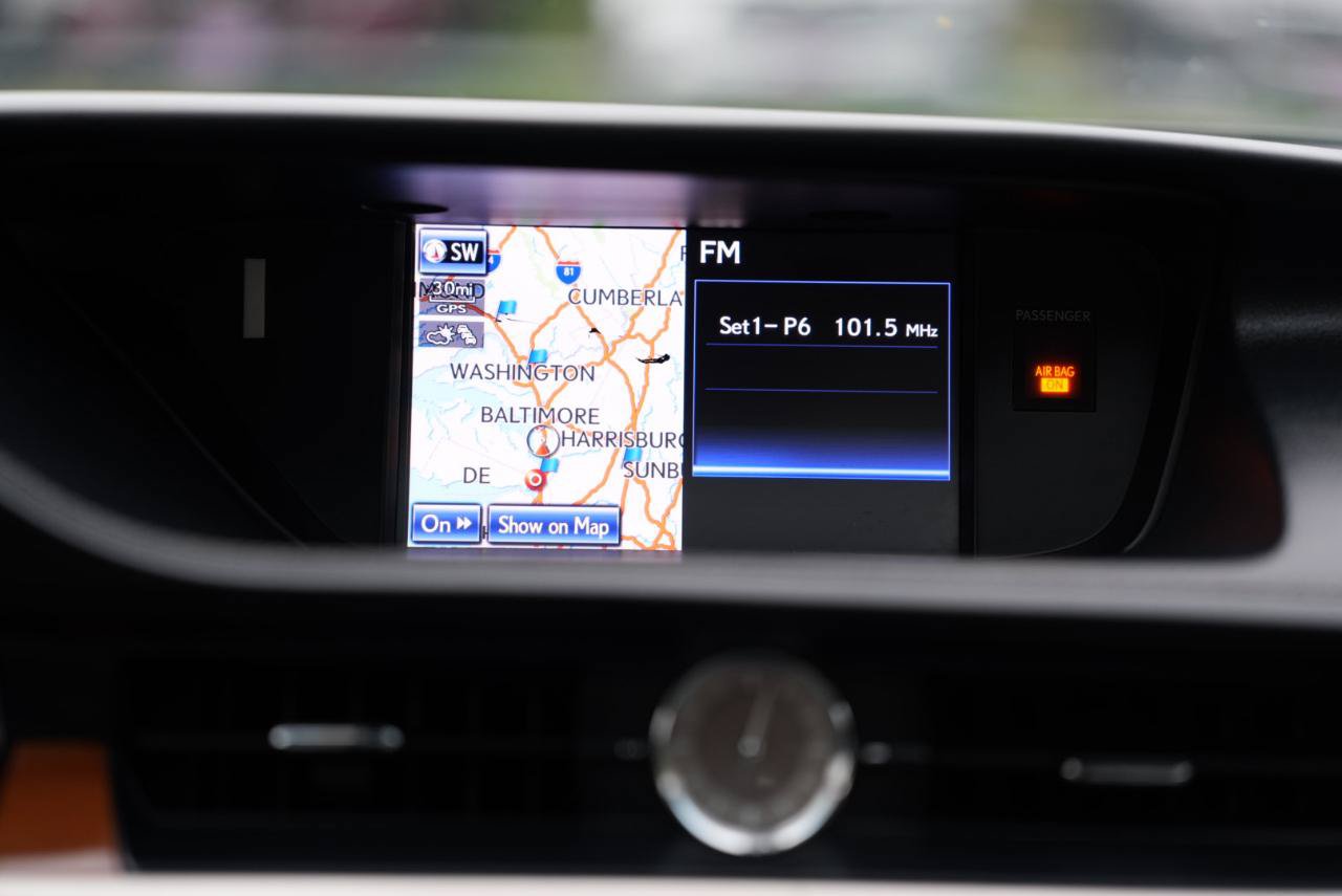 Used 2013 Lexus ES 300h w/ Luxury Pkg FWD image 20