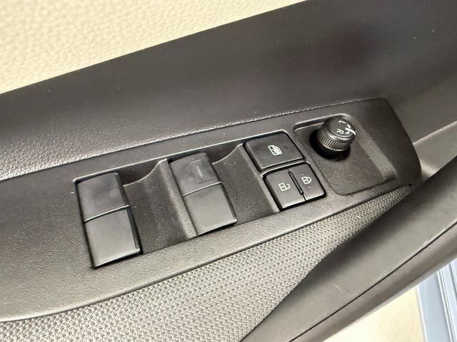 Used 2025 Toyota Corolla LE image 28