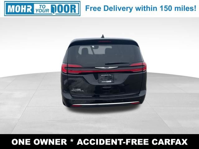 Used 2024 Chrysler Pacifica Touring-L image 4