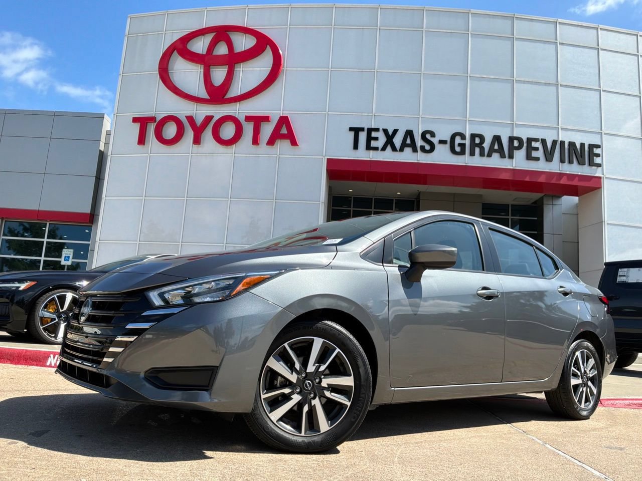 Used 2025 Nissan Versa SV FWD image 2