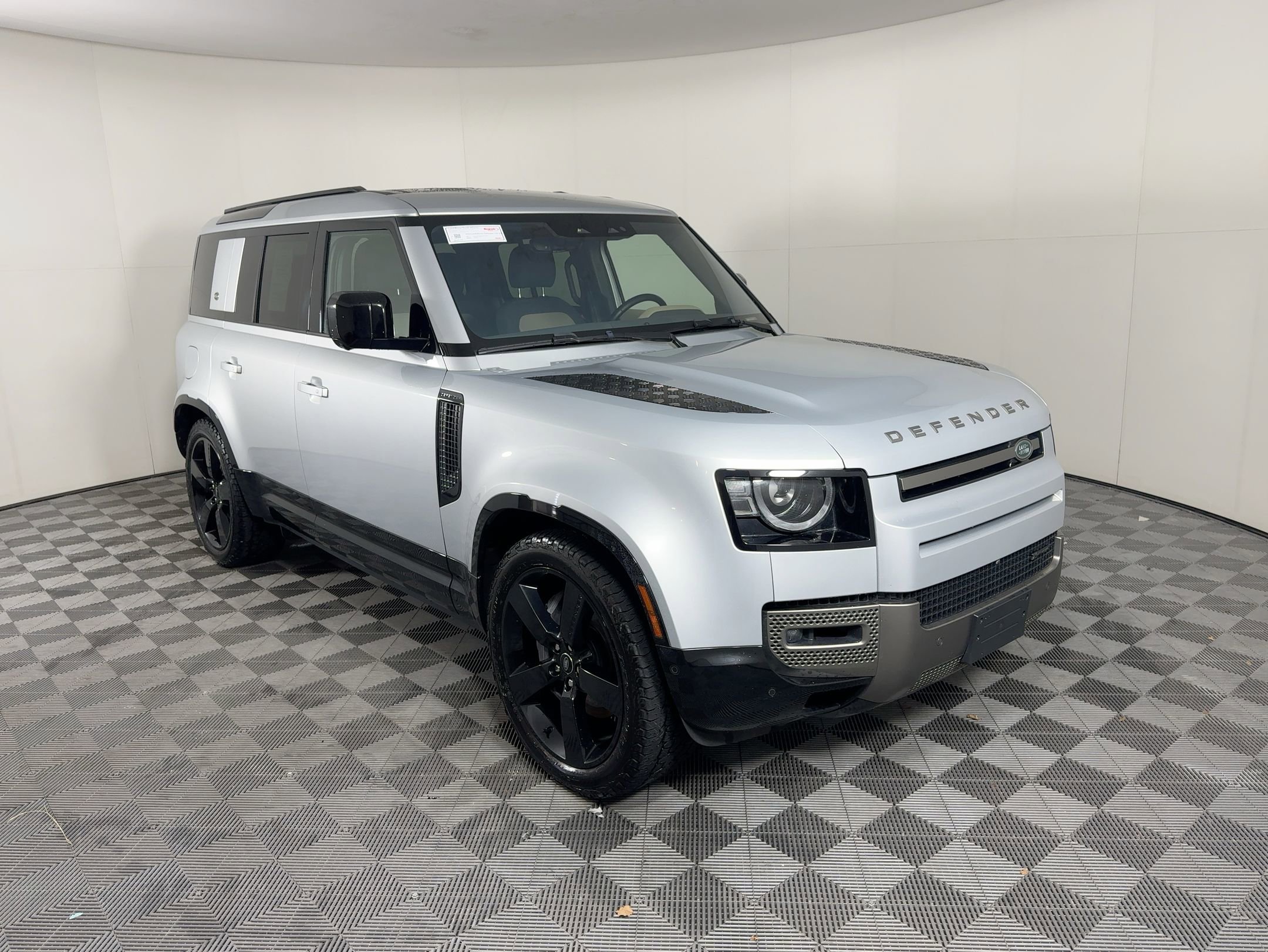 Used 2022 Land Rover Defender 110 X-Dynamic SE image 7