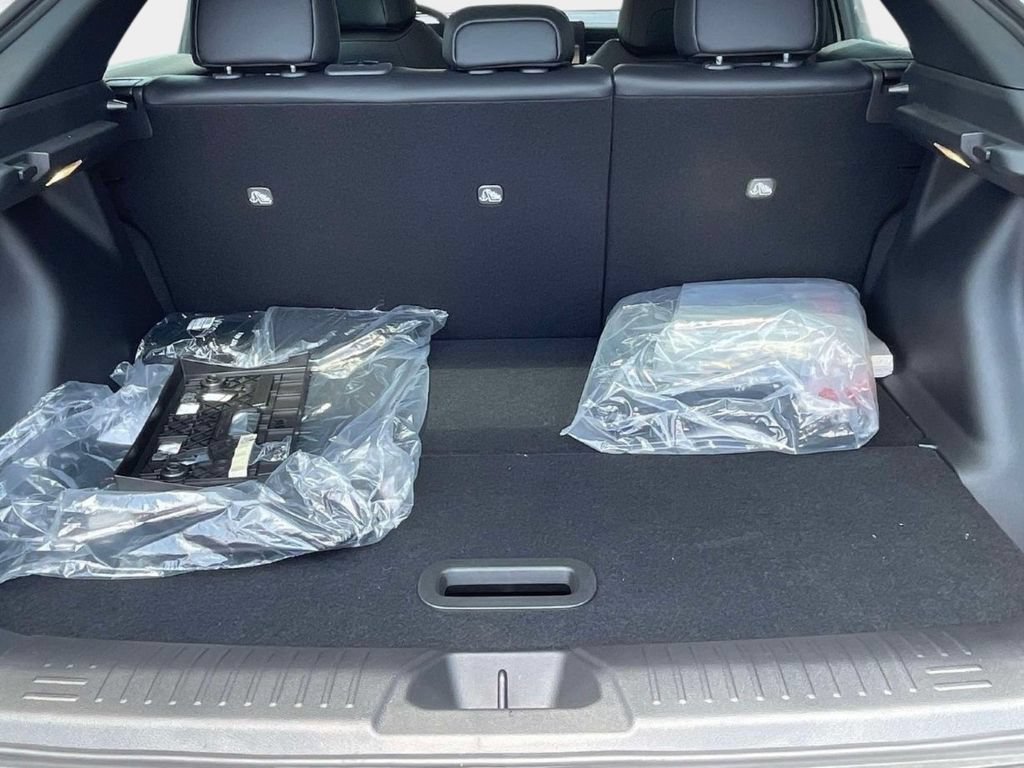 New 2026 Nissan Leaf Platinum+ w/ Floor Mat Package (Platinum+) FWD image 7