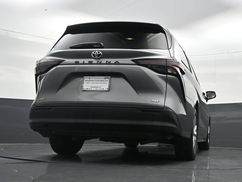 Used 2026 Toyota Sienna XLE FWD image 39