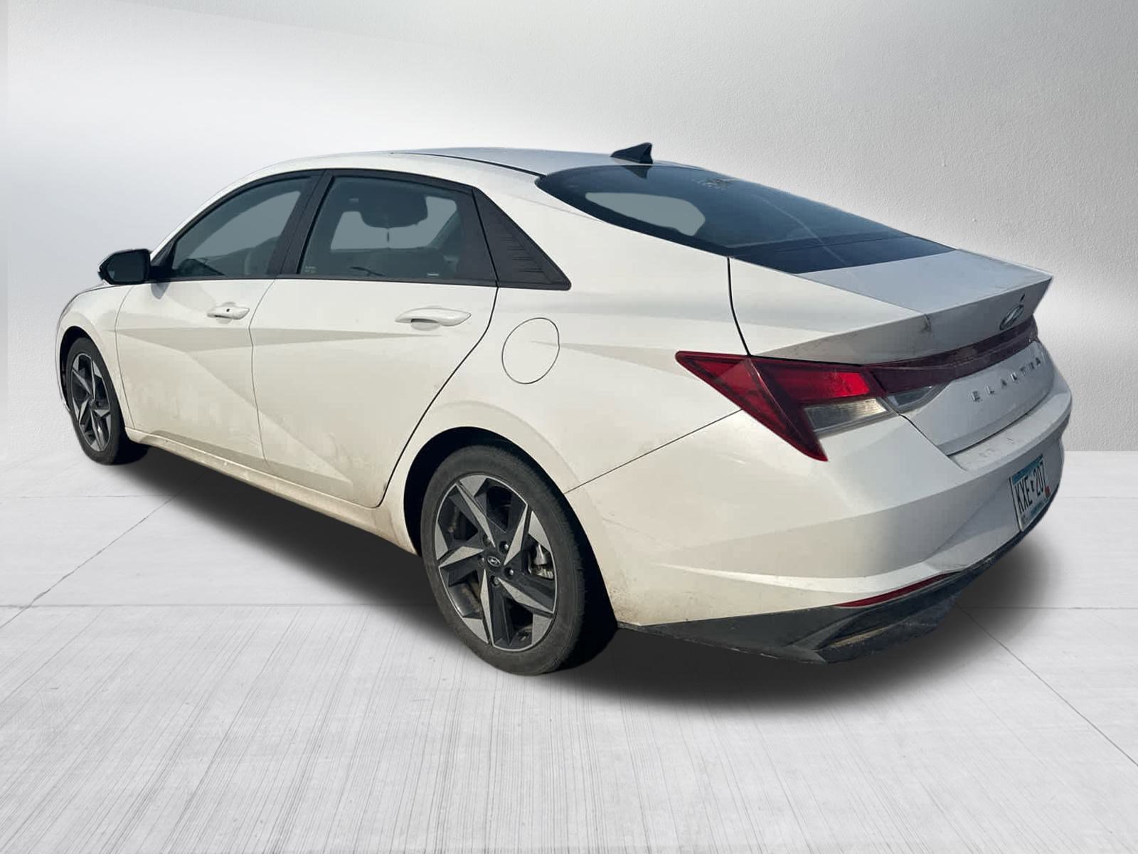 Used 2023 Hyundai Elantra SEL w/ Convenience Package image 3