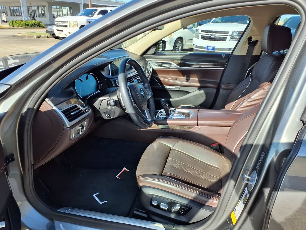 Used 2018 BMW 740i RWD image 21
