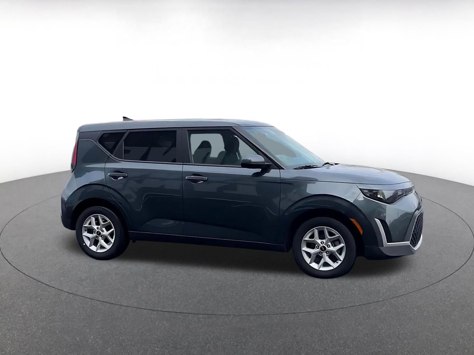Used 2025 Kia Soul LX w/ LX Technology Package image 2