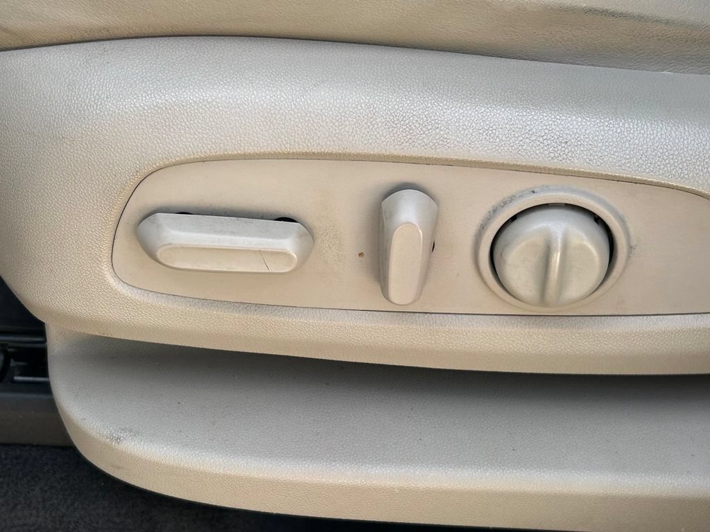 Used 2020 Buick Enclave Essence w/ Sound and Sites Package FWD image 26