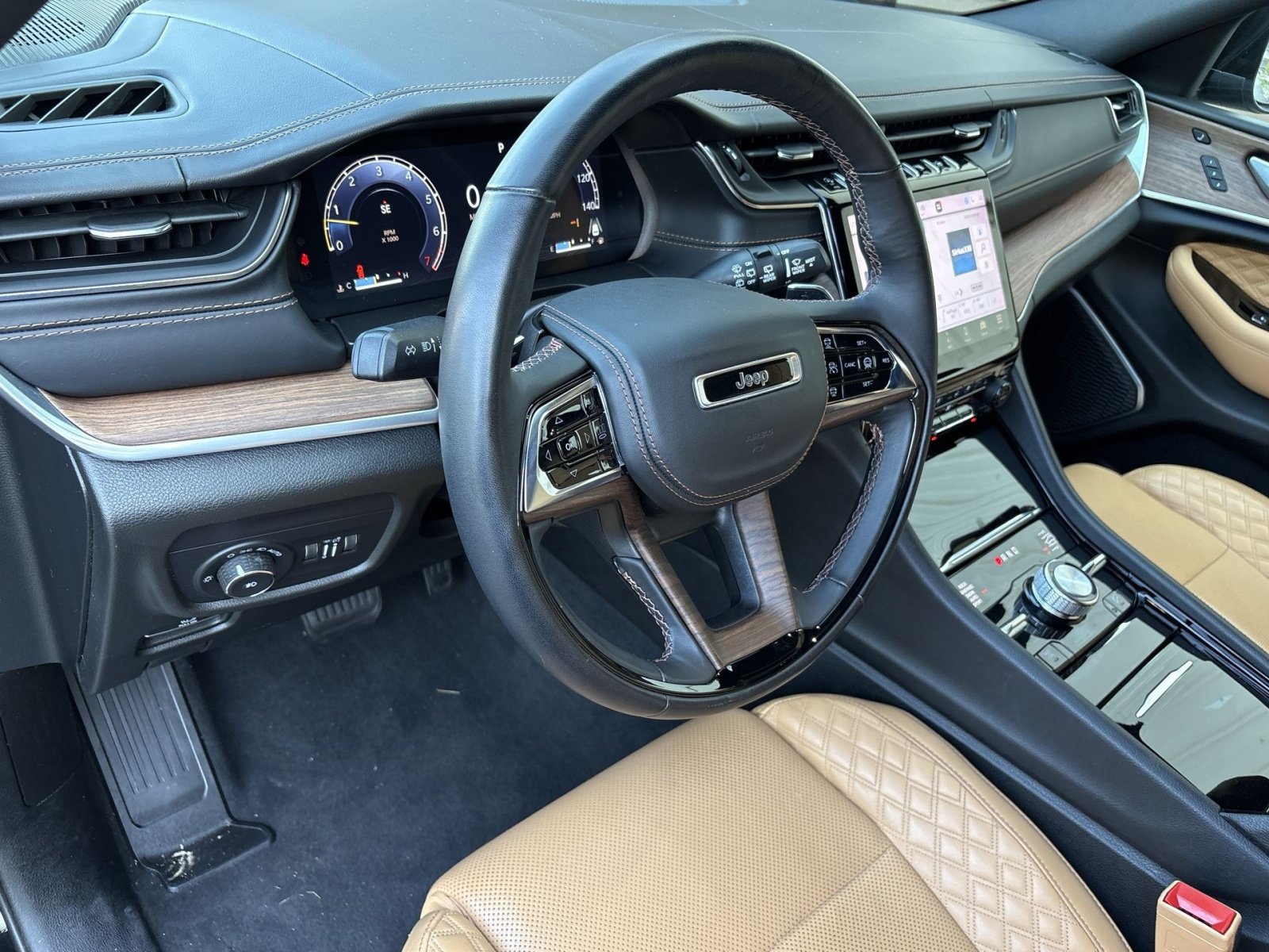 Used 2022 Jeep Grand Cherokee Summit AWD/4WD image 16