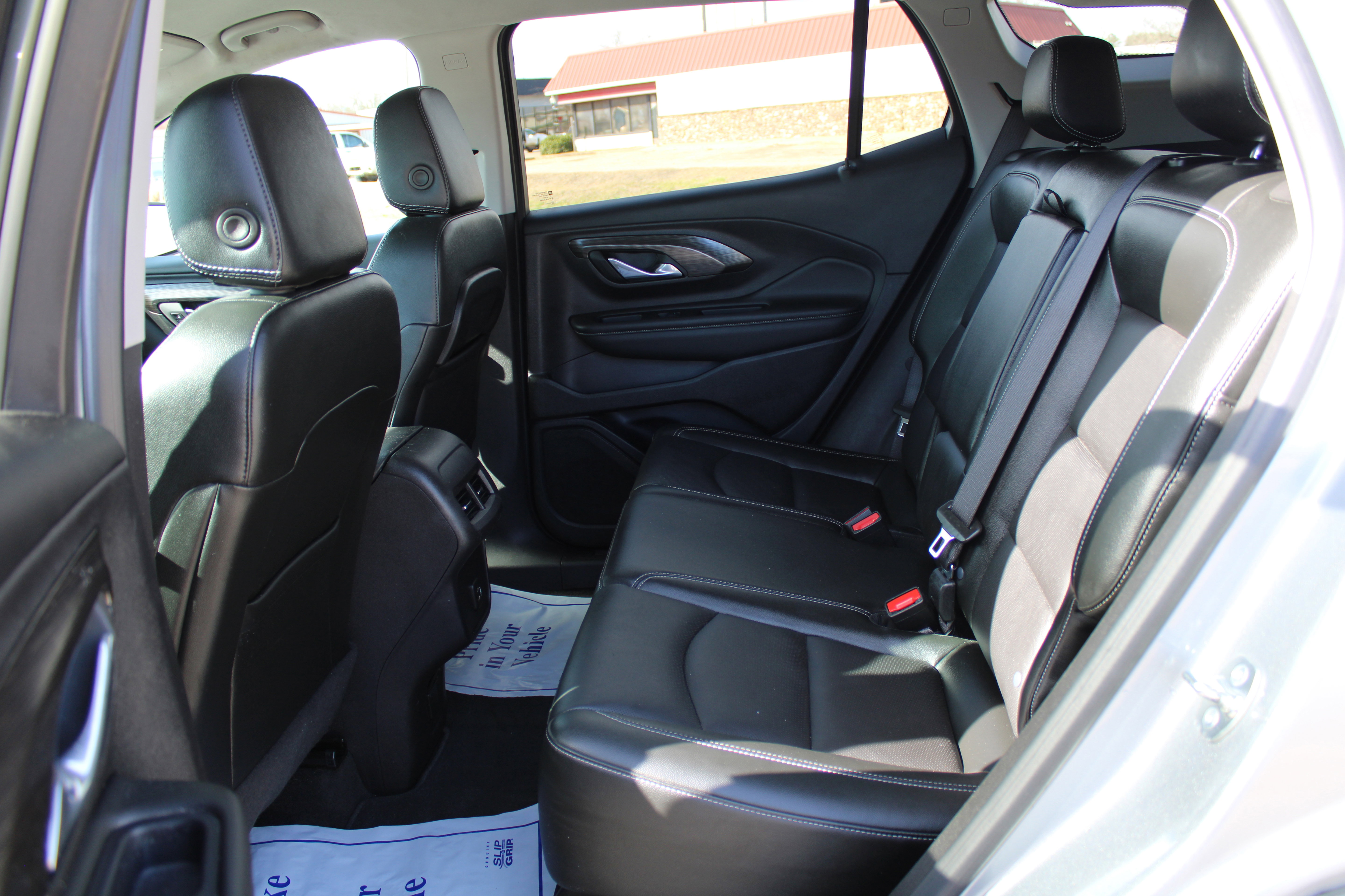 Used 2024 GMC Terrain SLT image 15