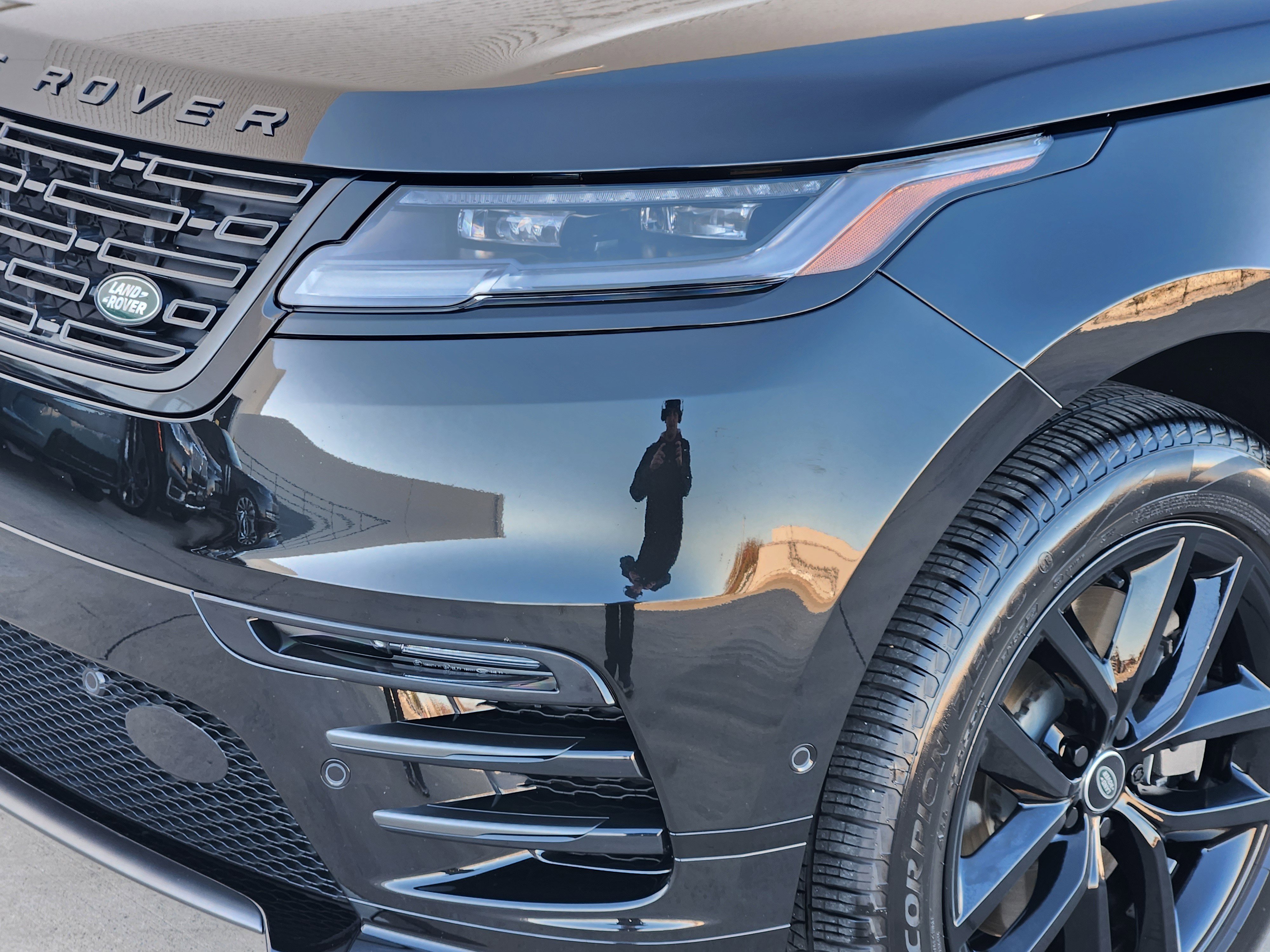 Certified 2026 Land Rover Range Rover Velar Dynamic SE image 9