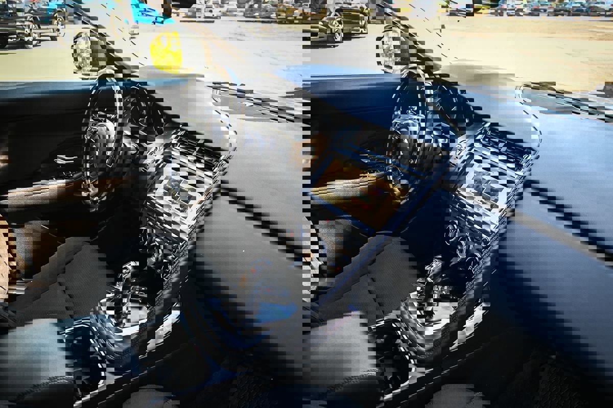 Used 2018 Jaguar E-PACE image 19