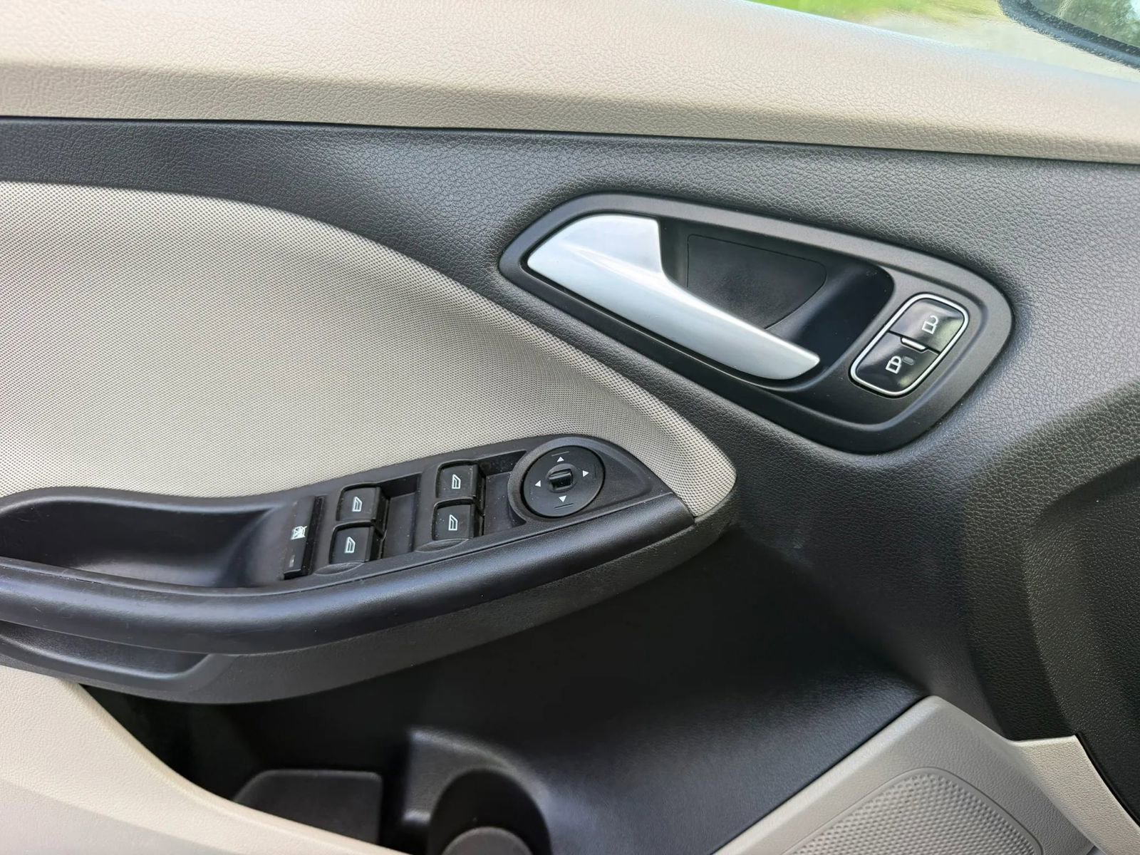 Used 2017 Ford Focus SE FWD image 30