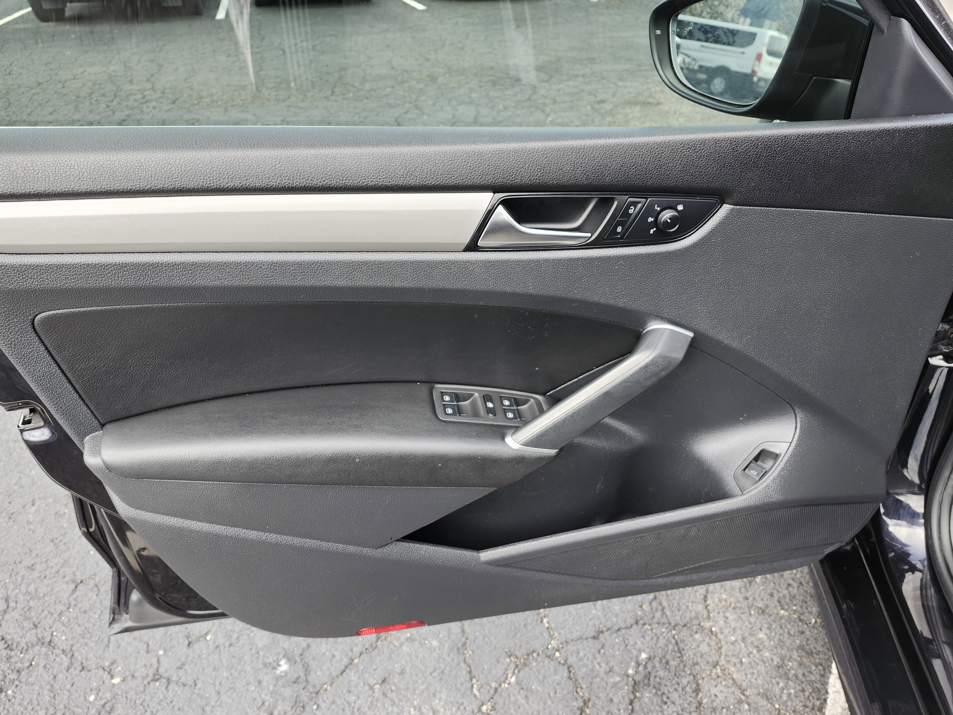 Used 2021 Volkswagen Passat 2.0T SE image 26