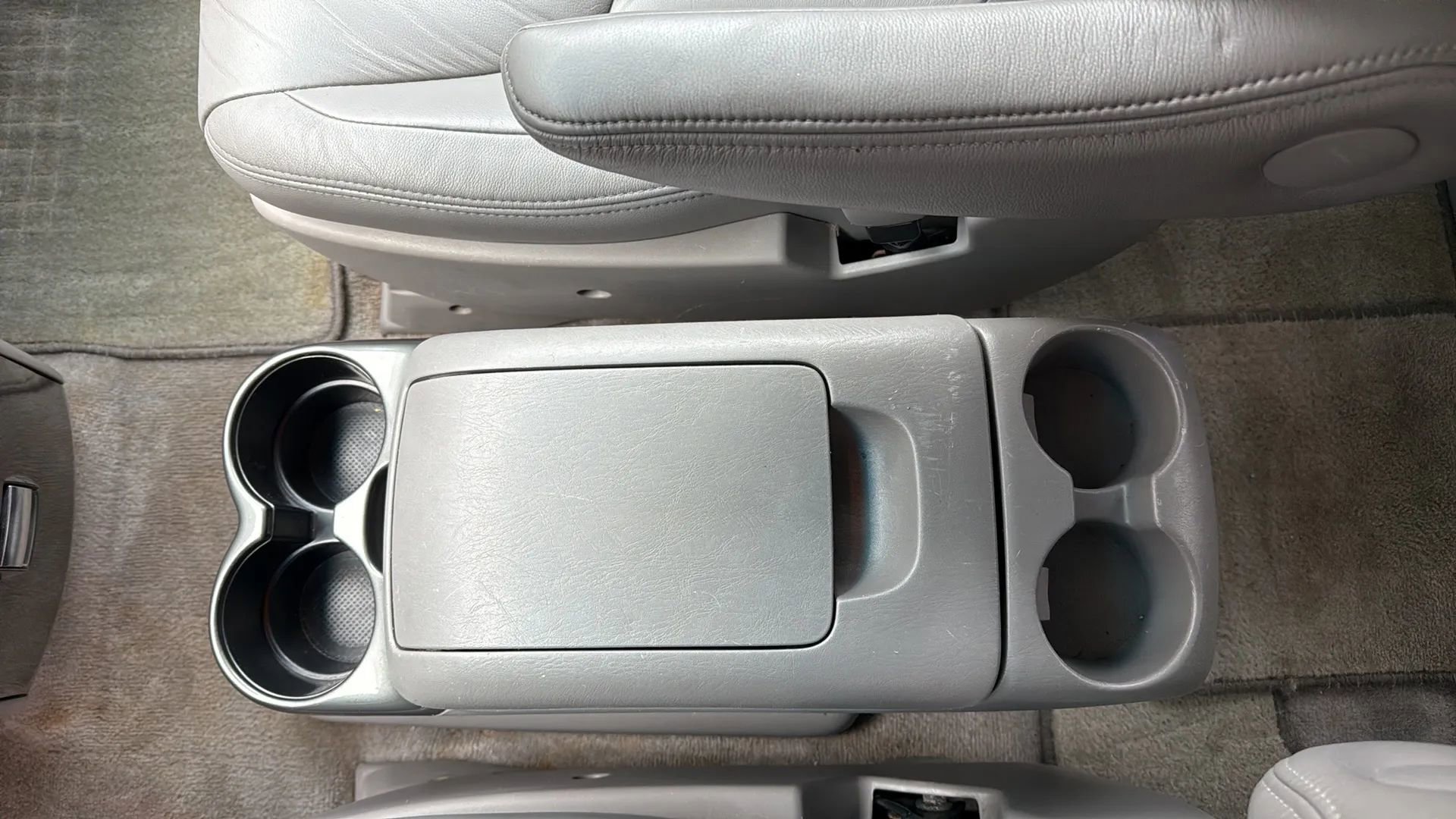 Used 2010 Toyota Sienna XLE FWD image 32