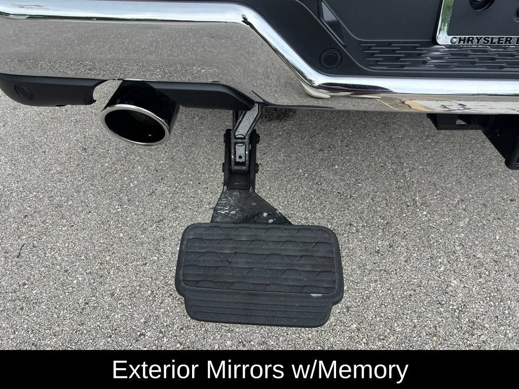 Used 2025 RAM 1500 Laramie w/ Trailer Tow Group AWD/4WD image 10