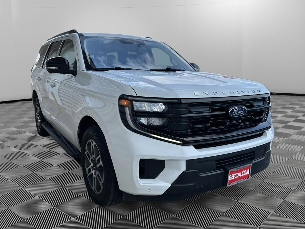 Used 2025 Ford Expedition Active AWD/4WD image 3
