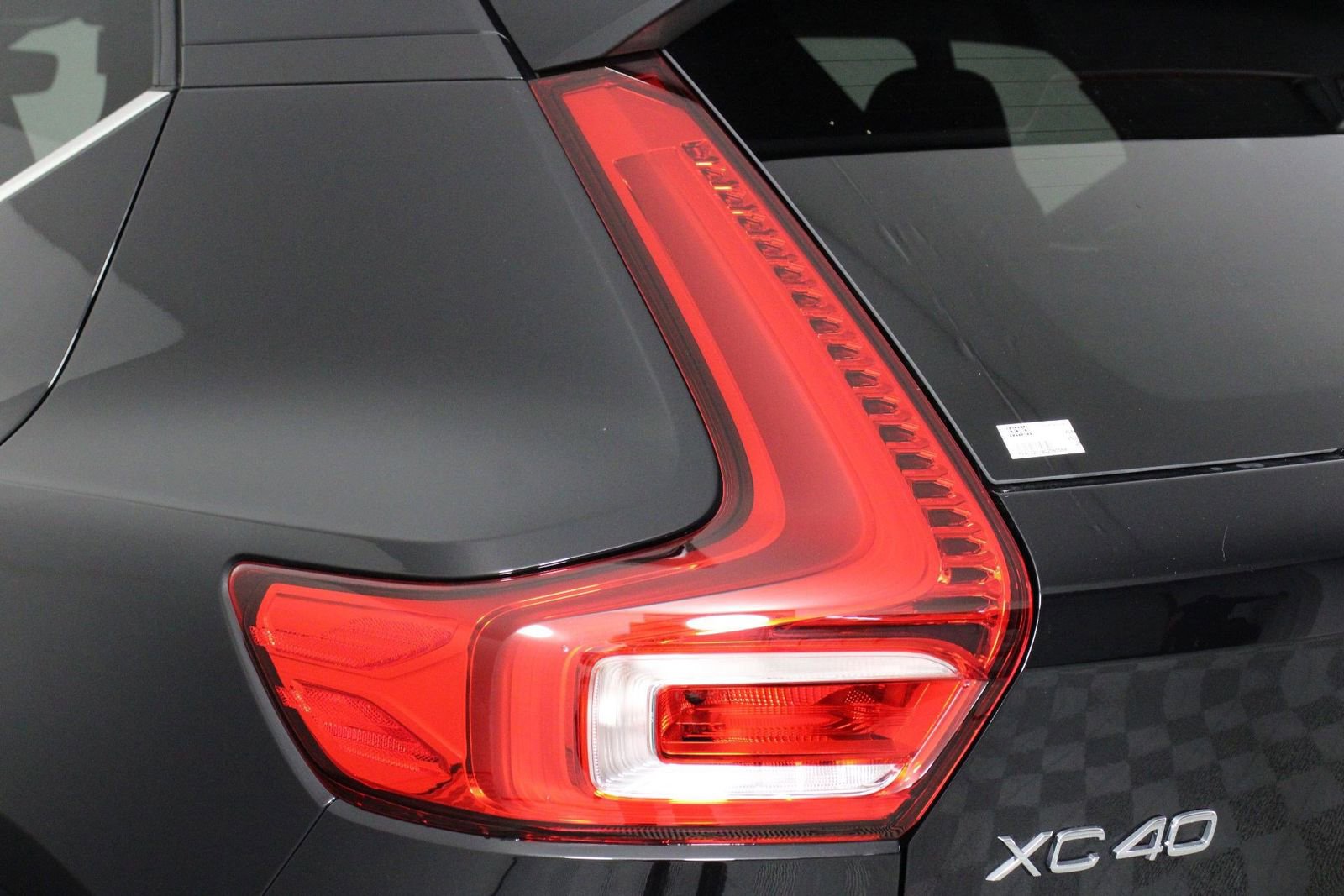 New 2025 Volvo XC40 B5 Core w/ Climate Package image 15