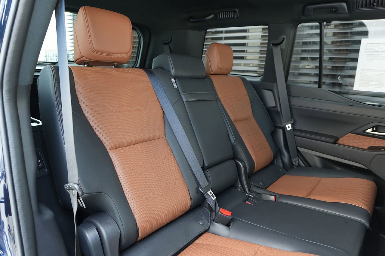 Used 2025 Lexus GX 550 image 11