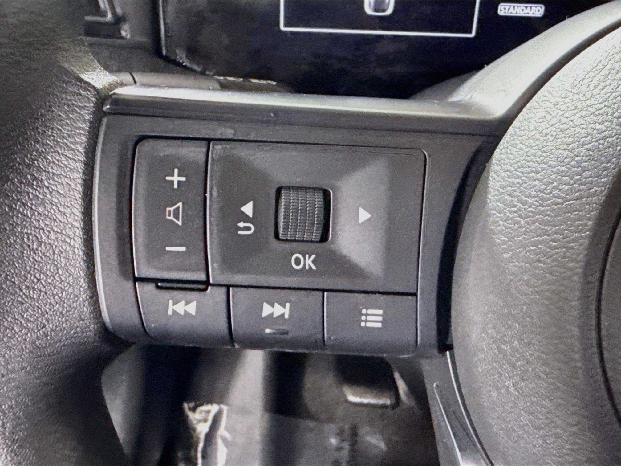 Used 2026 Nissan Kicks SV FWD image 14