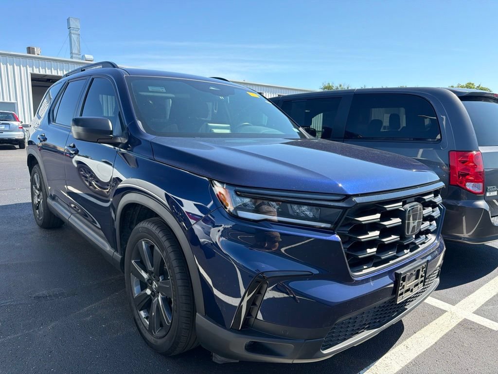 Used 2025 Honda Pilot Sport image 4