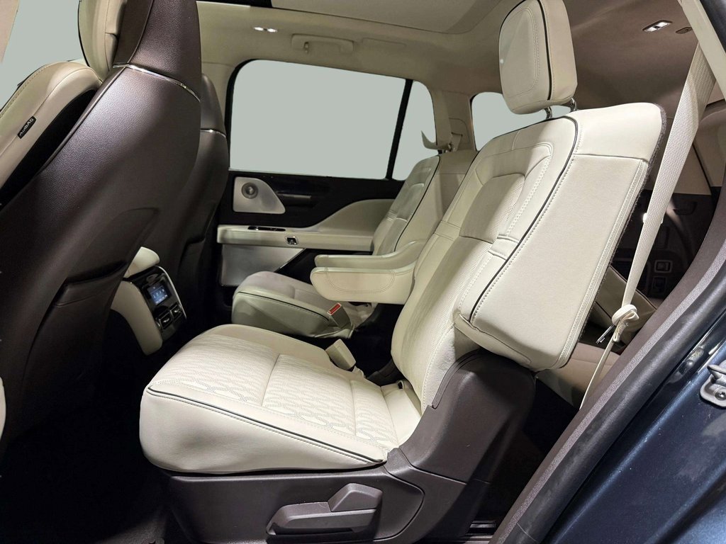 Used 2022 Lincoln Aviator Black Label w/ Class IV Trailer Tow Package image 25