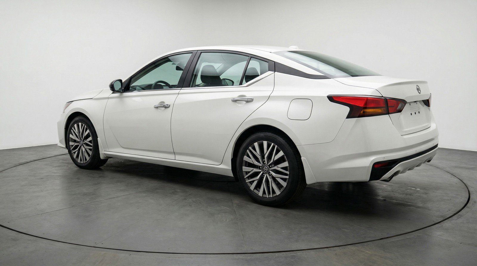 Used 2025 Nissan Altima 2.5 SV image 6