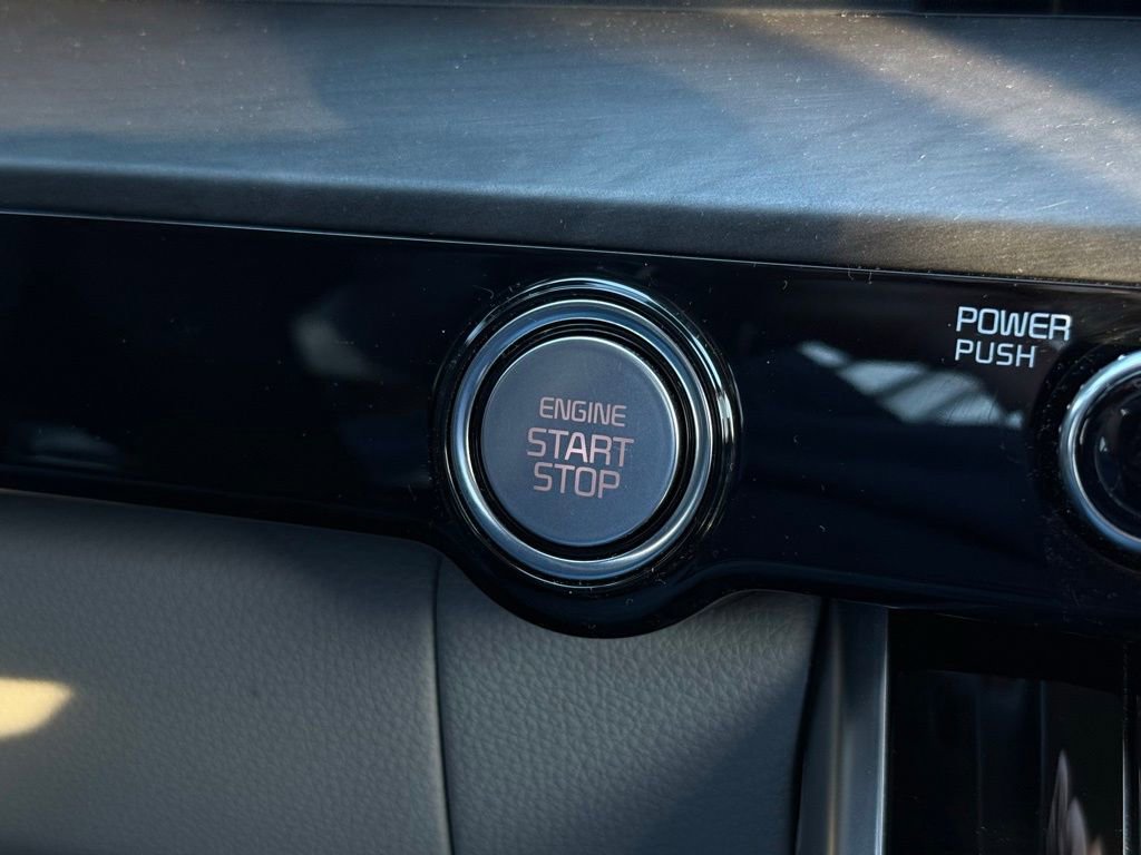 Certified 2023 Kia Carnival SX image 23