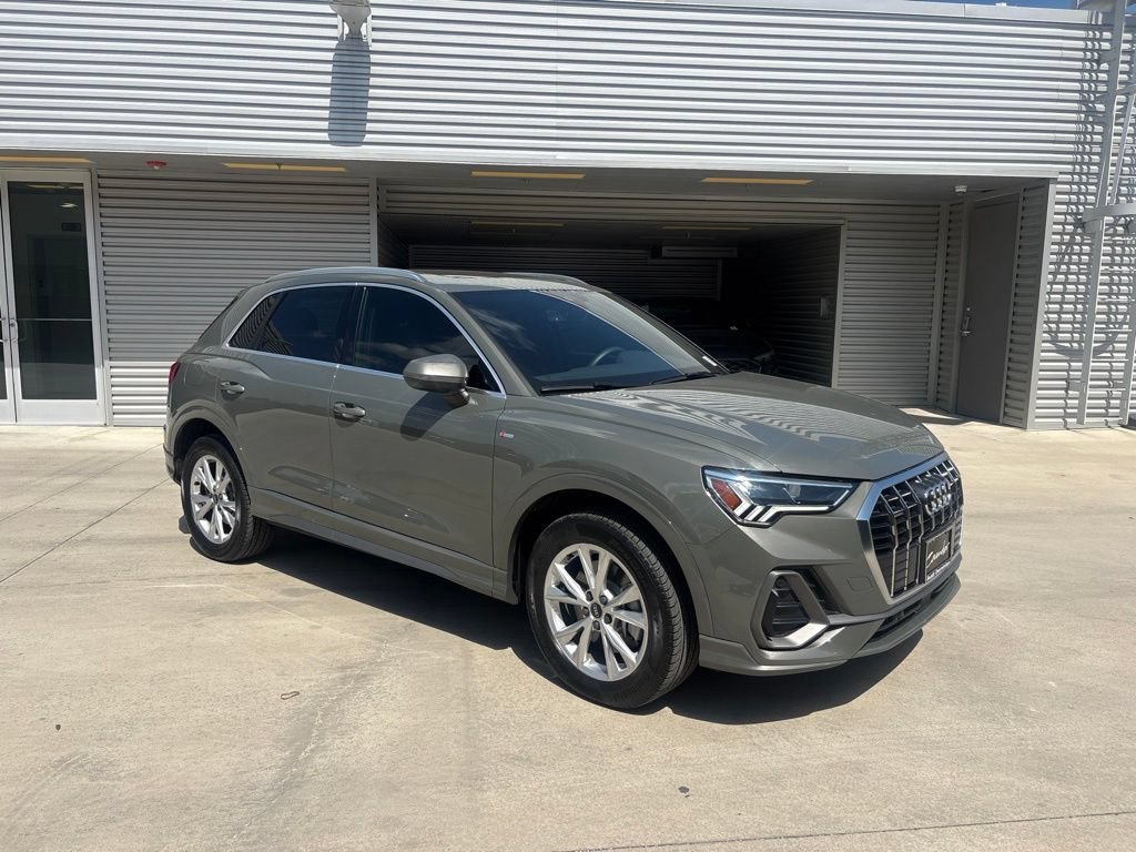 Certified 2025 Audi Q3 2.0T Premium w/ Convenience Package AWD/4WD image 3
