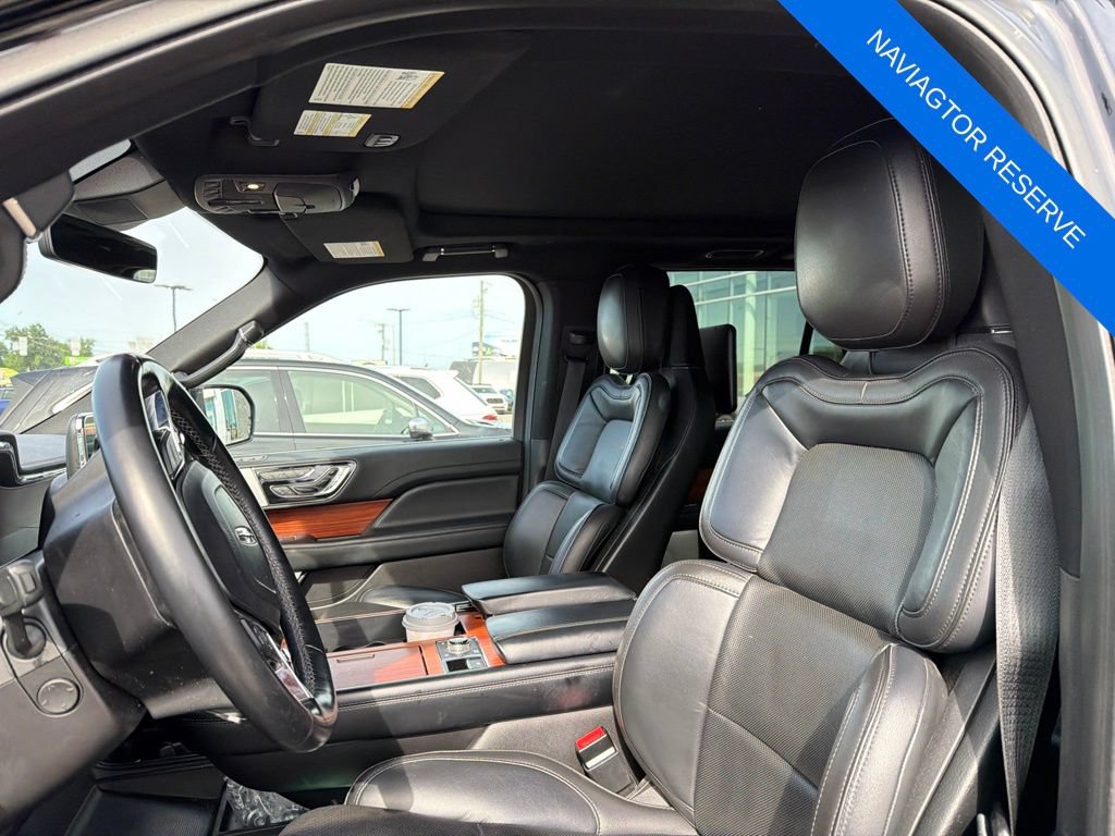 Used 2018 Lincoln Navigator Reserve w/ Technology Package AWD/4WD image 9