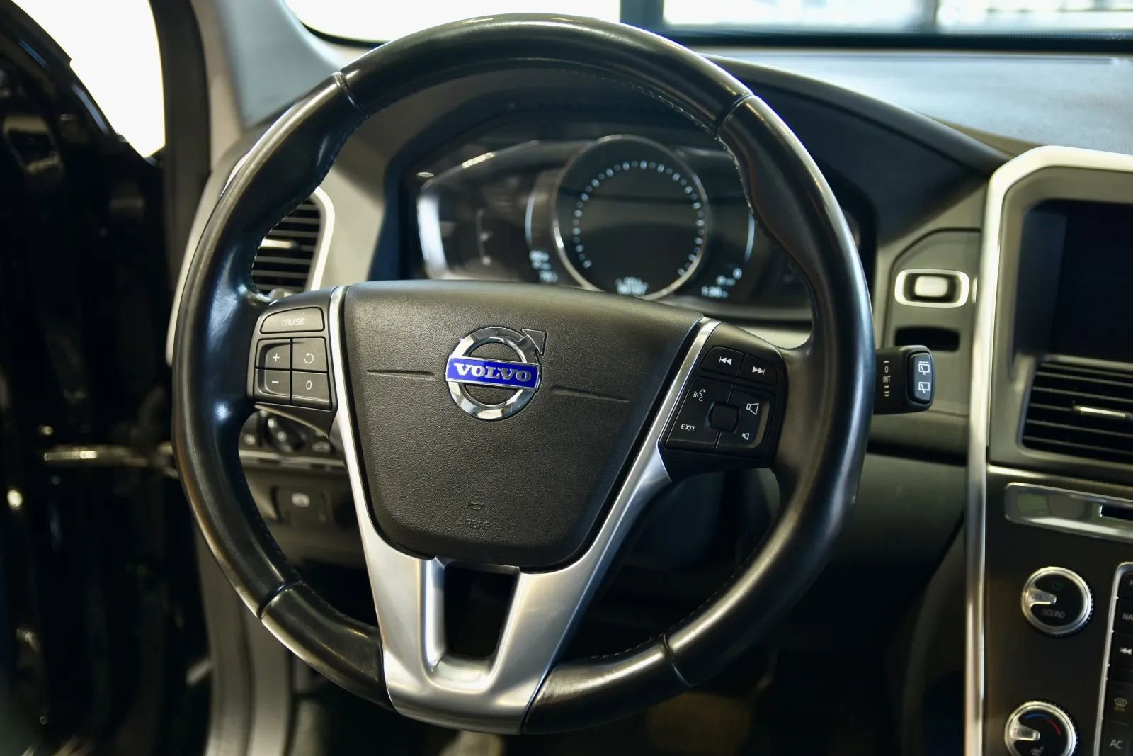 Used 2016 Volvo XC60 T5 Premier AWD/4WD image 16
