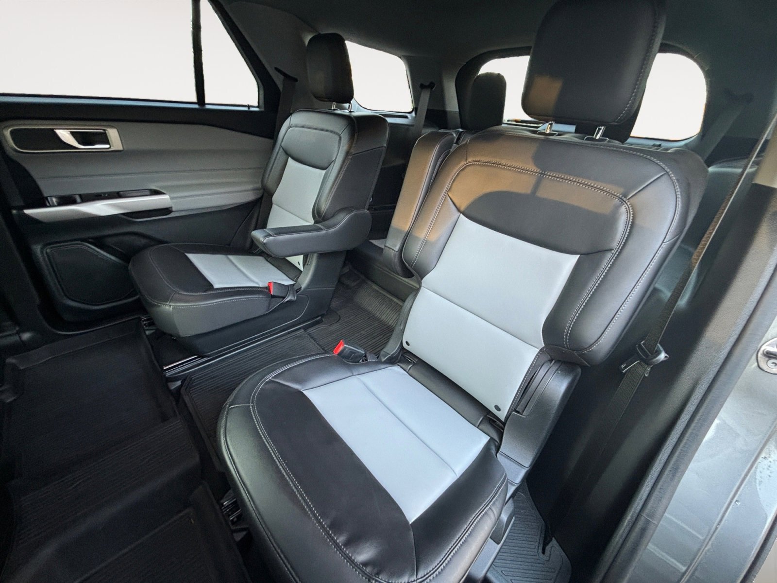 Used 2023 Ford Explorer XLT w/ Equipment Group 202A image 13