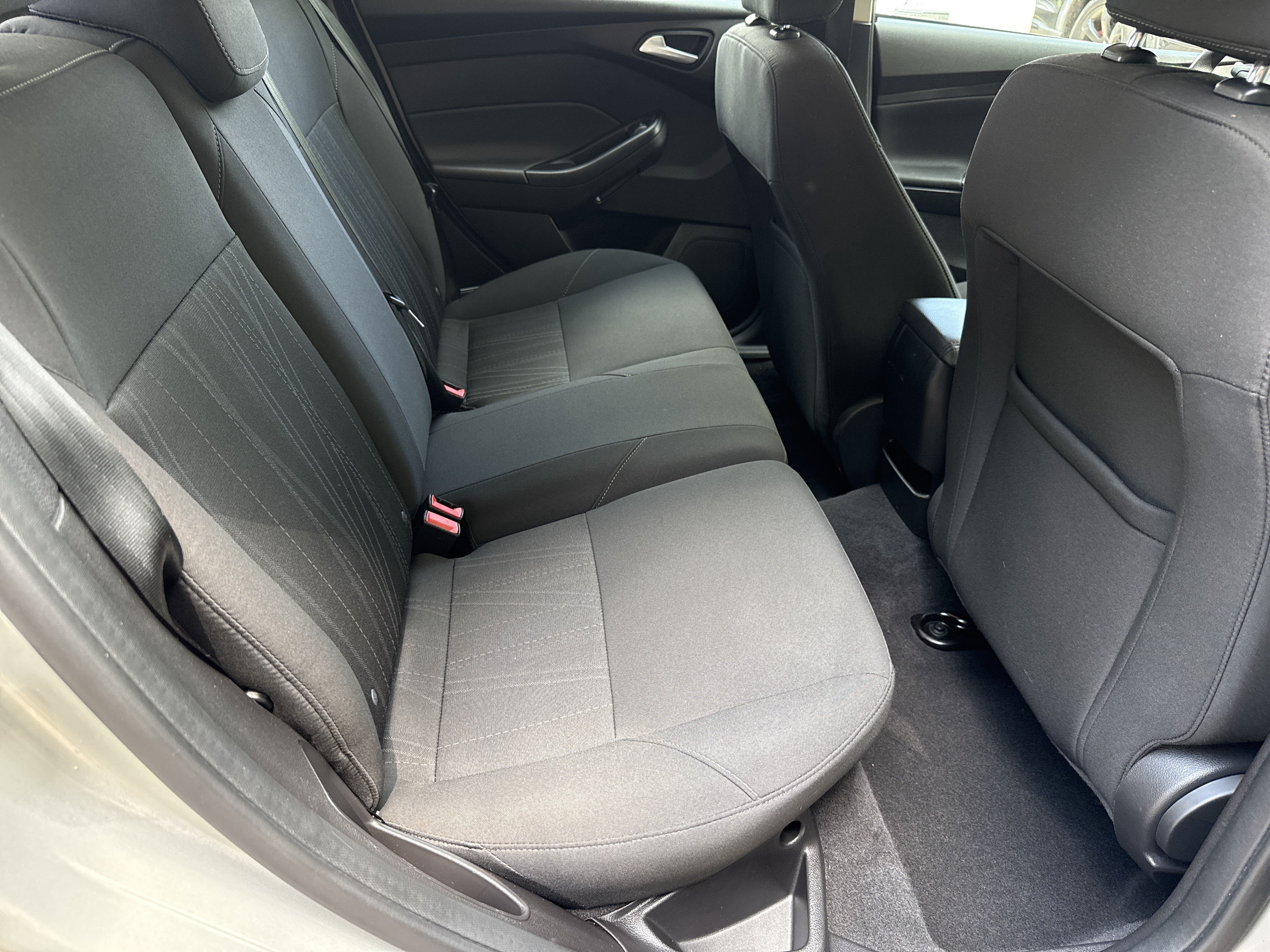 Used 2016 Ford Focus SE w/ SE Power Seat Package FWD image 15