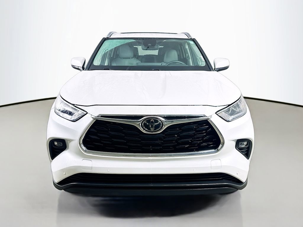 Used 2024 Toyota Highlander Limited image 2