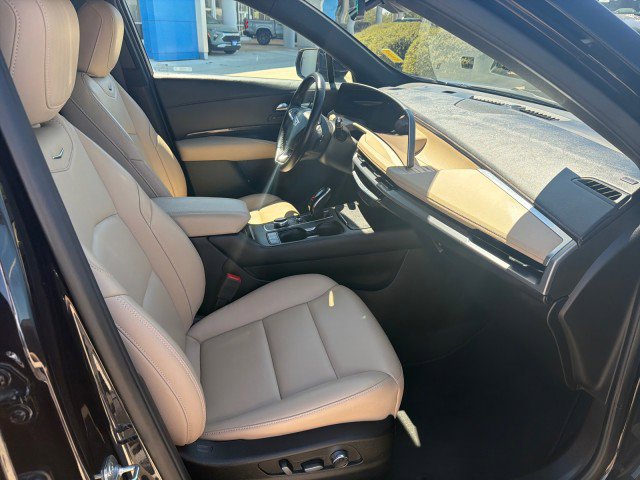 Used 2025 Cadillac XT4 Premium Luxury image 16